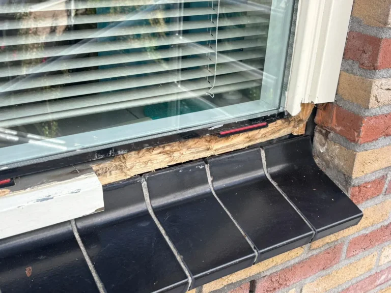 Houtrot in raamkozijn duurzaam hersteld – projectfoto 1